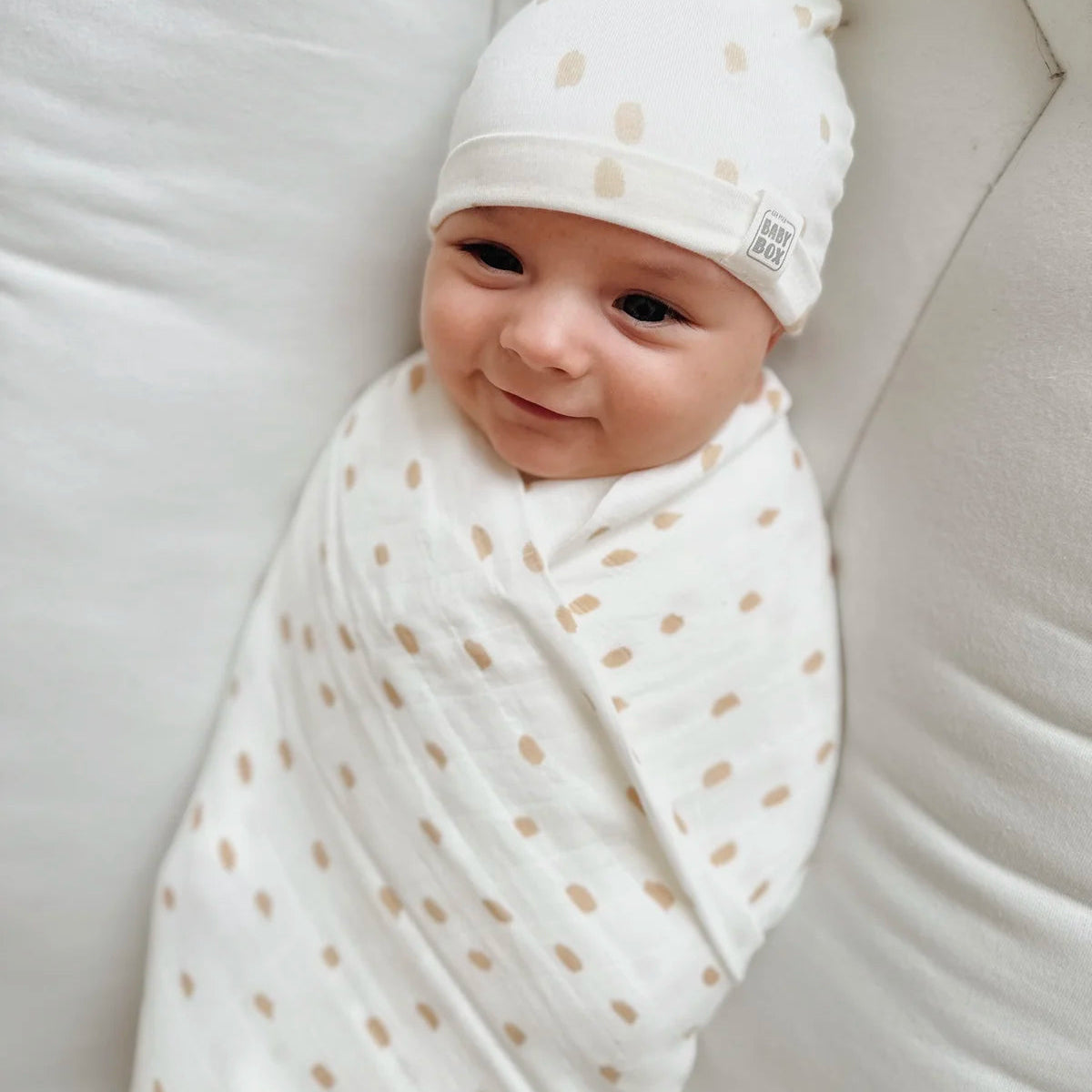 recém-nascido em swaddling