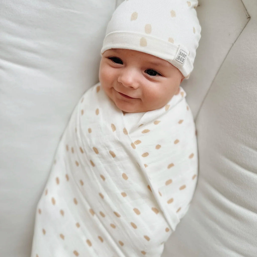 recém-nascido em swaddling