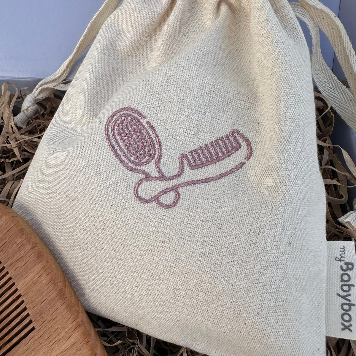 Bolsa bordada para guardar conjunto escova e pente