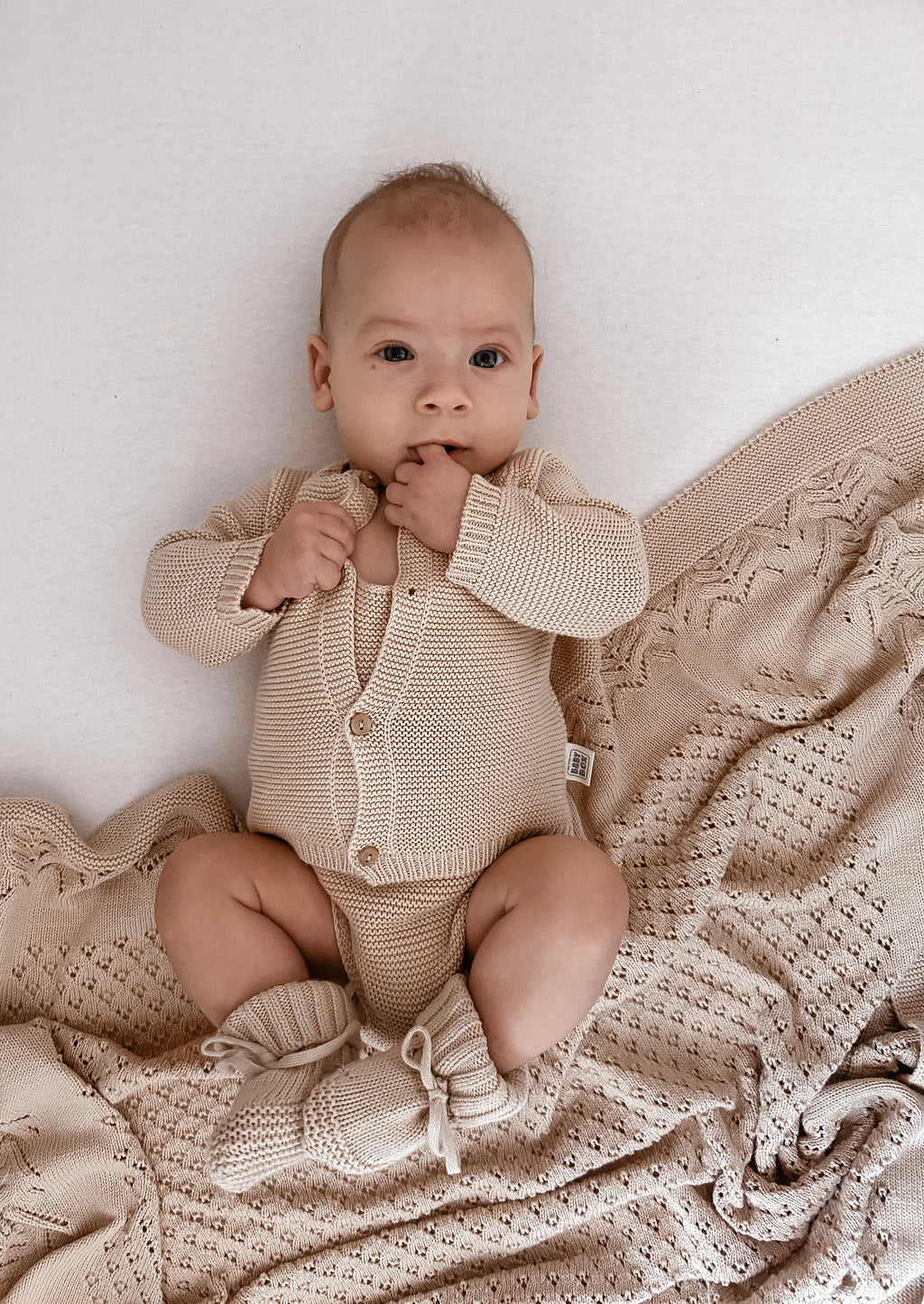 Recém-nascido com roupa de algodão da Baby Box Maternity Dots