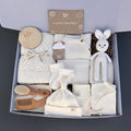 White Box My Baby Box com roupa e acessórios neutros para bebé
