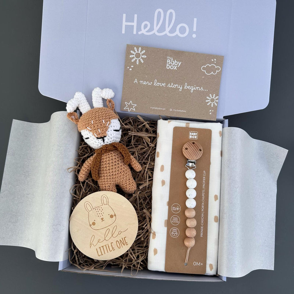 presente especial para bebé com boneco, fralda e acessórios